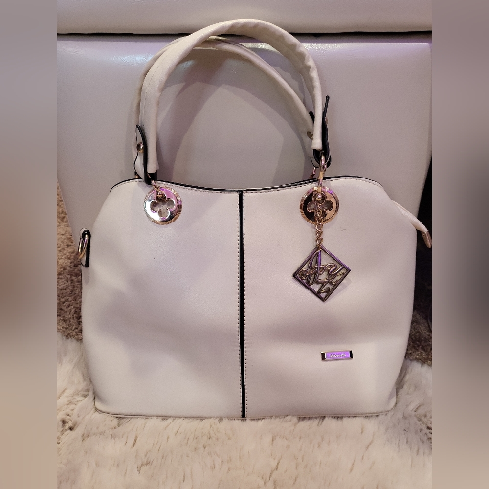Y2k purse (white with gold detailing)